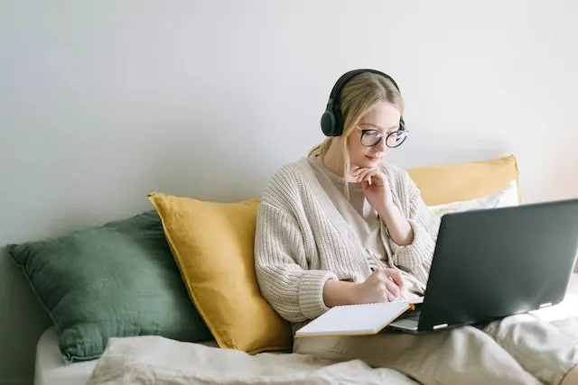 Promote a Calm Work Environment with Pink Noise